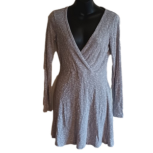 GREY Urban Outfitters ribbed dress. Size medium. Good used condition, no flaws.